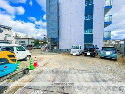 αプレミアム松末[1K/26.5m2]の駐車場2