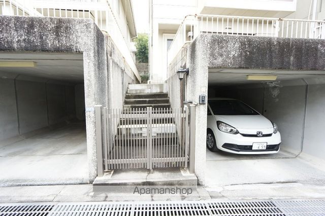 大阪モノレール彩都 公園東口駅 徒歩6分 2階建 築39年の玄関写真
