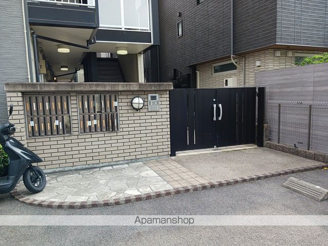レオパレス金城の玄関写真