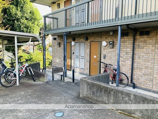 アパートメントKの玄関写真
