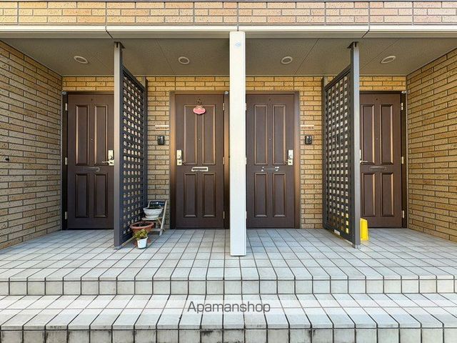 コージーコート八木C棟の玄関写真