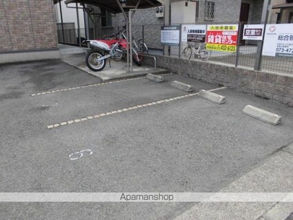 和歌山県和歌山市島崎町３丁目[1K/26.71m2]の駐車場