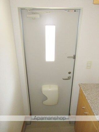 山梨県甲府市大里町[2LDK/58.8m2]の玄関