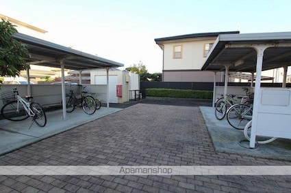 ロイヤルコーポ中川　[1LDK/51.3m2]の共用部1