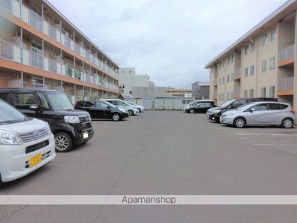 グリーンコーポ楢岡Ａ[2LDK/63.76m2]の駐車場3