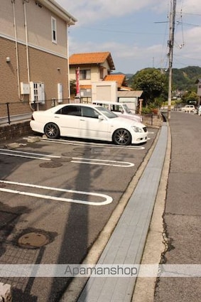 ヴェル　ドミール[2LDK/56.19m2]の駐車場2