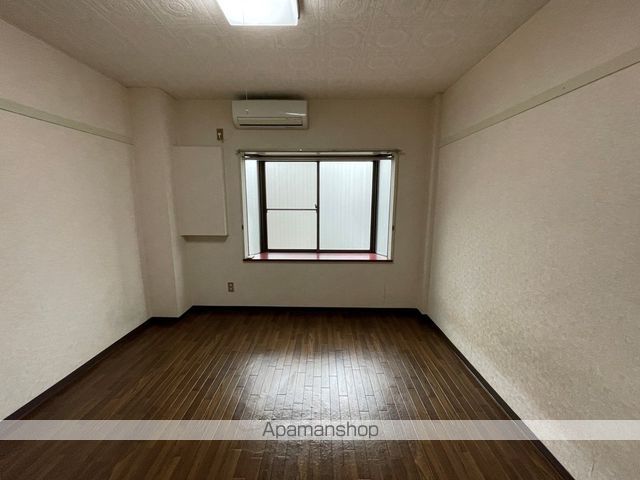 ロイヤル柏原の内装写真