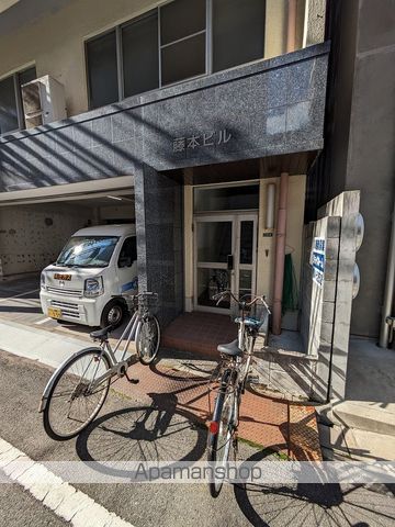 藤本ビルの玄関写真
