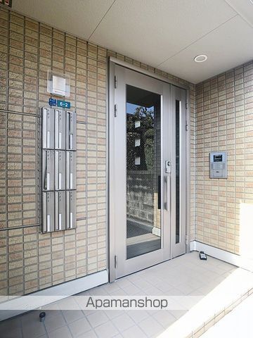 ロイヤルナインの玄関写真