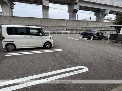 ポレール[1LDK/33.39m2]の駐車場