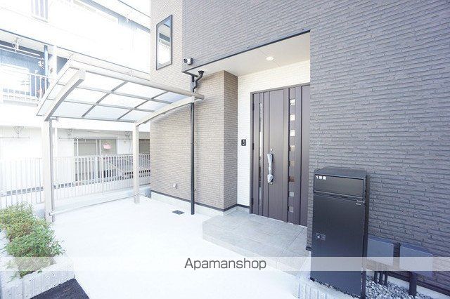 ナンノ第27号館の玄関写真