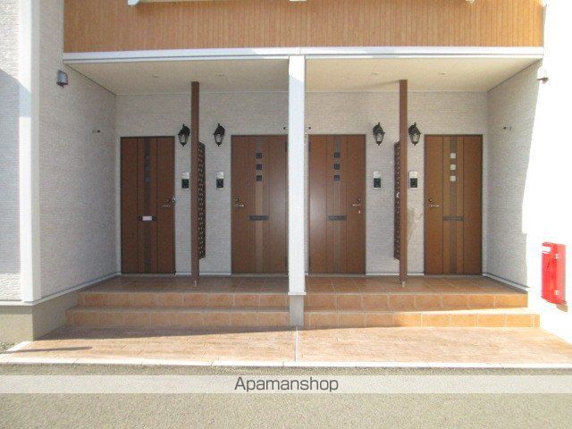 紀の川市 2階建 築11年の玄関写真