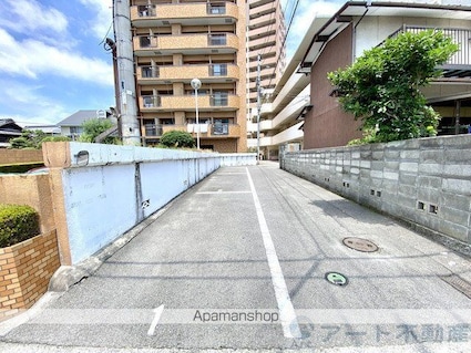 カーサ野田[2DK/36.13m2]の駐車場2