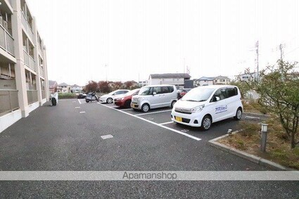 リードアヴニール[1K/31.86m2]の駐車場