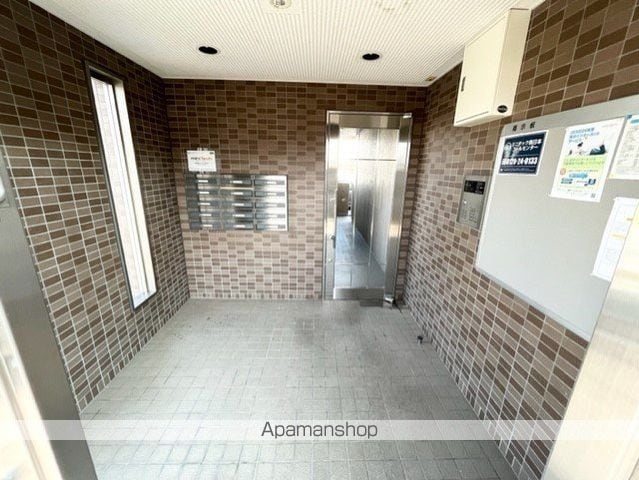 クレスト今宿の玄関写真
