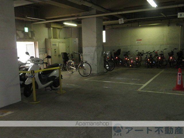 伊予鉄大手町ビル[2DK/47.38m2]の駐車場1