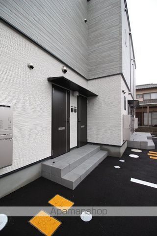 MORZROの玄関写真