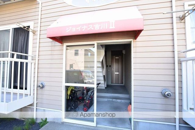 ジョイナス吉川IIの玄関写真