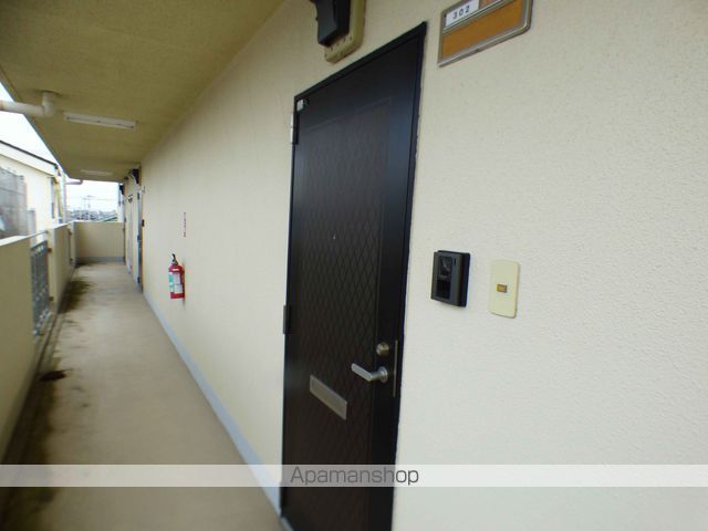 プリエール井原の玄関写真