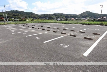 ビレッジハウス楠Ⅱ１号棟[2LDK/53.08m2]の駐車場