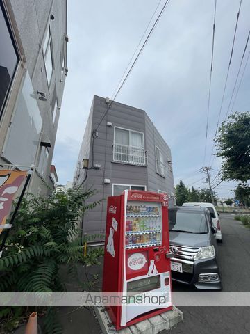 ロイヤルハイツ南14条の外観写真