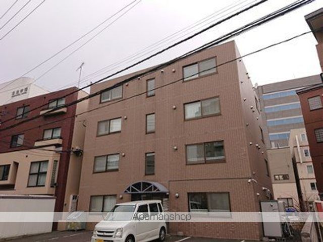 マンション学園前の外観写真