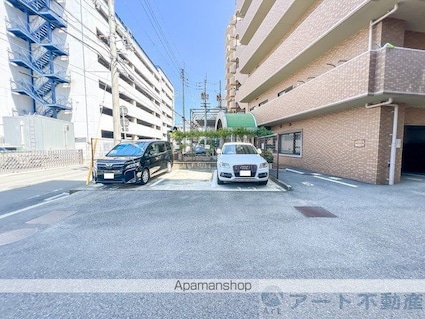 グランディア大手町壱番館[4LDK/97.46m2]の駐車場1