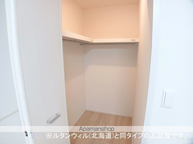 インテルノ イーストの内装写真