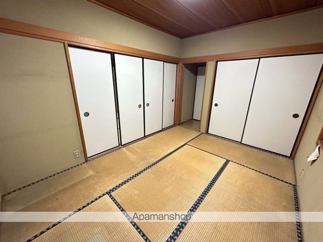 東武伊勢崎・大師線 新田駅 徒歩13分 3階建 築40年の内装写真