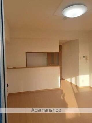 アズゥール[3LDK/70.39m2]のリビング・居間