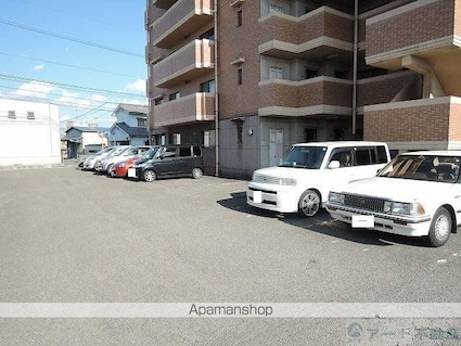 ロイヤル・ヴィラ[3LDK/67.35m2]の駐車場