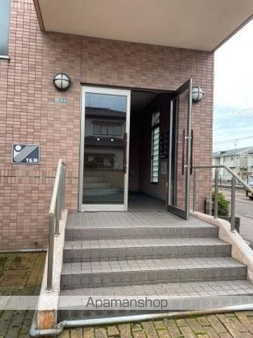 ローズベイ新潟南の玄関写真