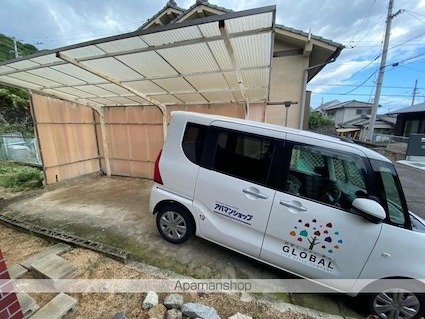 牟礼町原　西川借家[4LDK/86.94m2]の駐車場