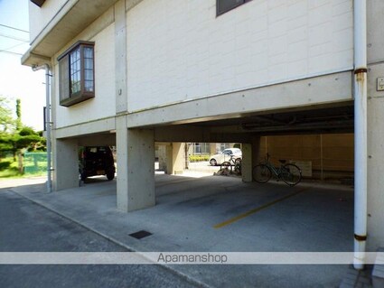 パークハイツ藤原[1DK/29m2]の駐車場