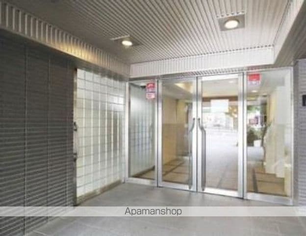 コンフォリア西早稲田の玄関写真