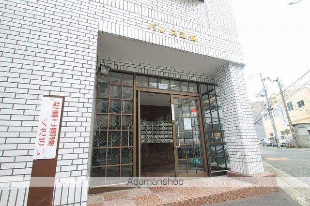 パレス江坂の玄関写真