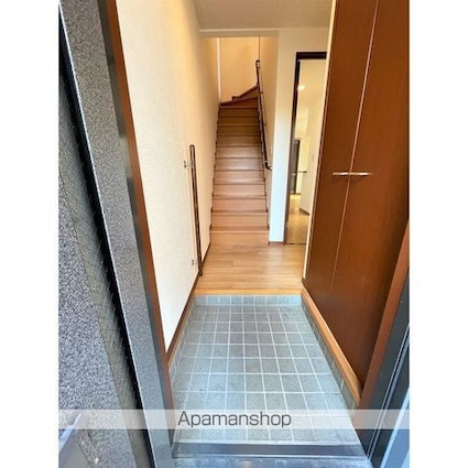 ガーデン[2LDK/70.43m2]の玄関