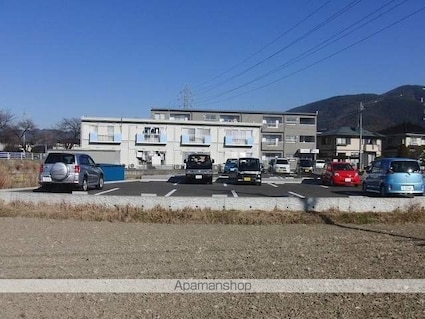 ヴィラ・クレアーレ[2LDK/57.92m2]の駐車場1