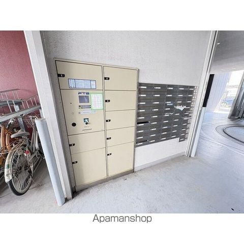 ハピネス江坂の玄関写真