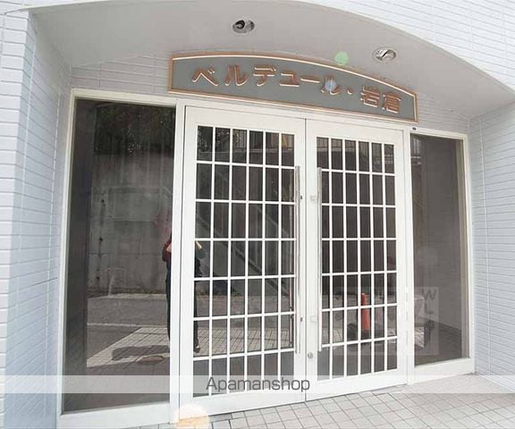 ベルデュール岩倉の玄関写真