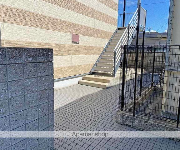 レオパレスカルム長岡京の玄関写真