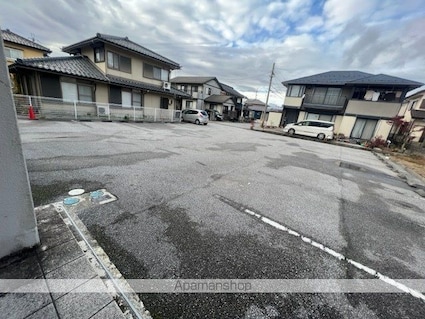 滋賀県長浜市神照町[1K/32.7m2]の駐車場2