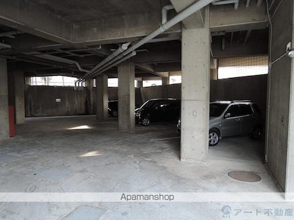 ベルハイム３８[1R/32m2]の駐車場1