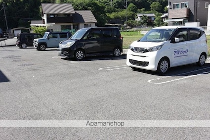 コントラーダＢ[1LDK/45.72m2]の駐車場