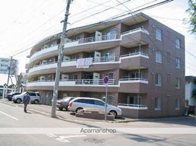 ラークヒルズマンションの外観写真