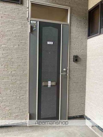 シュペルノーヴァB棟の玄関写真