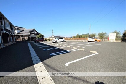 クオーレ八代[1LDK/45.82m2]の駐車場