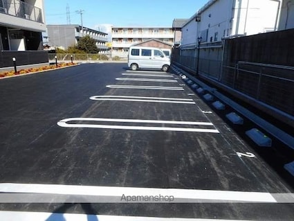 アーバンスクエア小牧原[1K/26.87m2]の駐車場