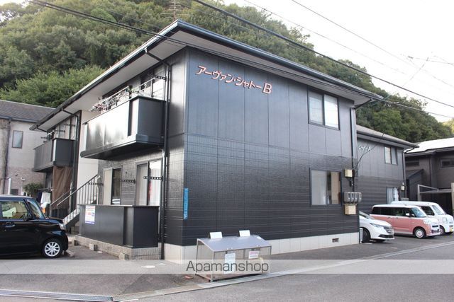 アーヴァンシャトーB棟の外観写真