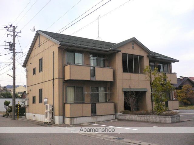 メゾンバリュージュA棟の外観写真